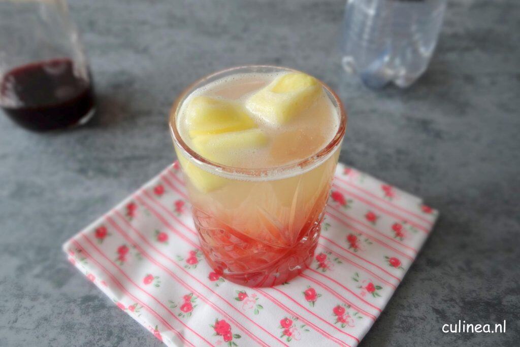 Hibiscus ananas mocktail