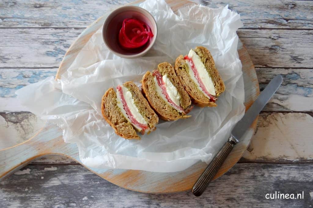 Mega dik belegde sandwich