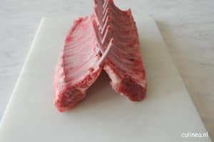 Lamsrack met gekarameliseerde bietjes en pruimen