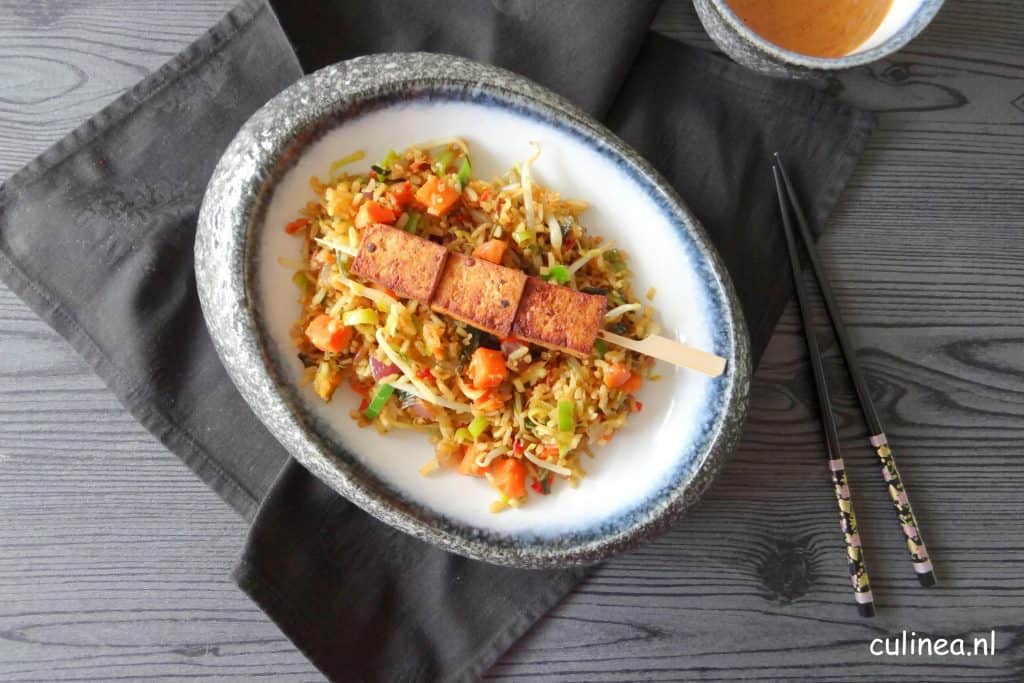 Pittige tofu met vegetarische nasi