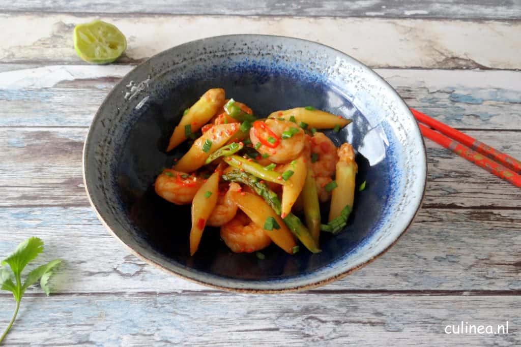 Roergebakken asperges met garnalen