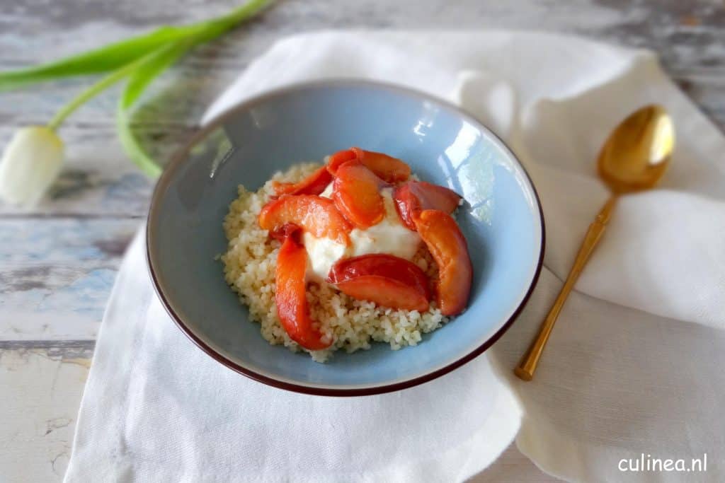 Bulgur met gekarameliseerde nectarines