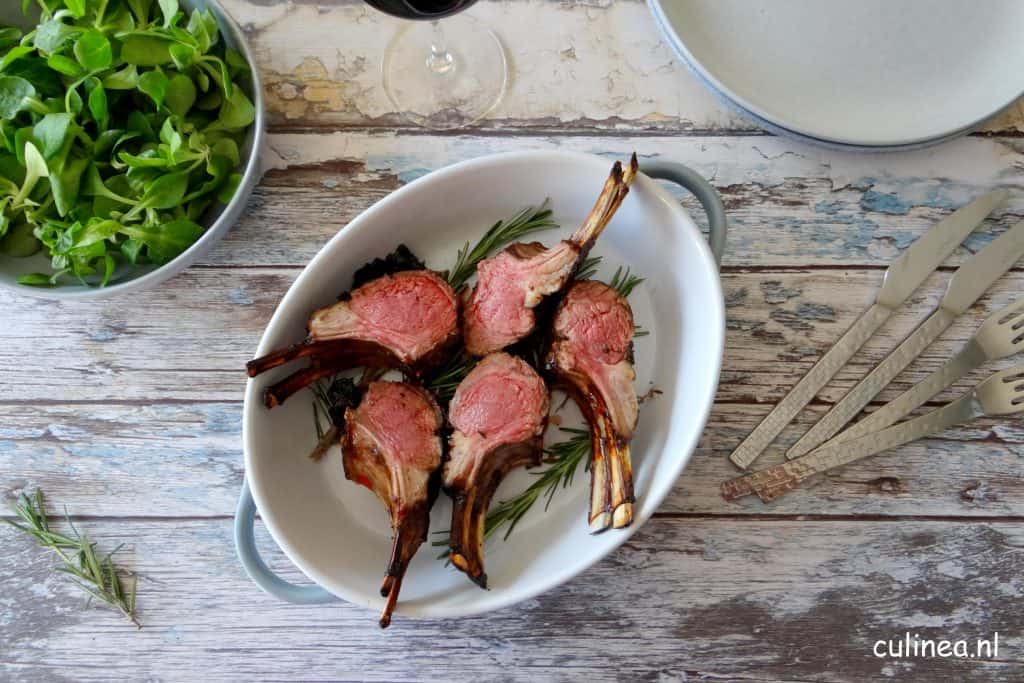 Lamsrack met zwarte knoflookmarinade
