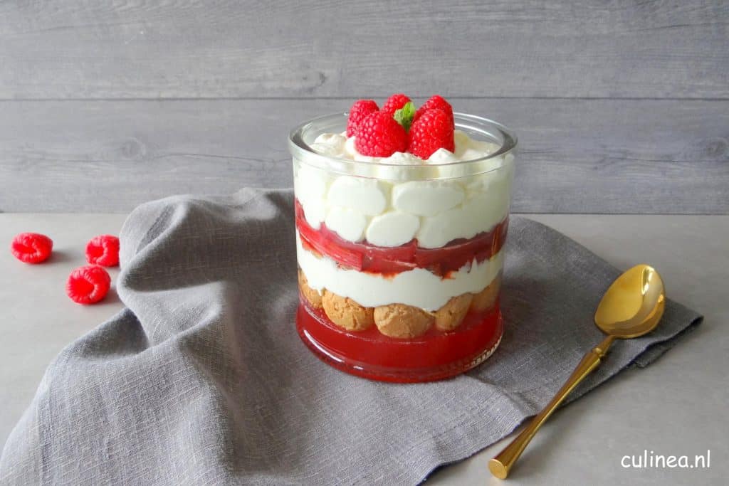 Rabarber Trifle met Prosecco Jelly
