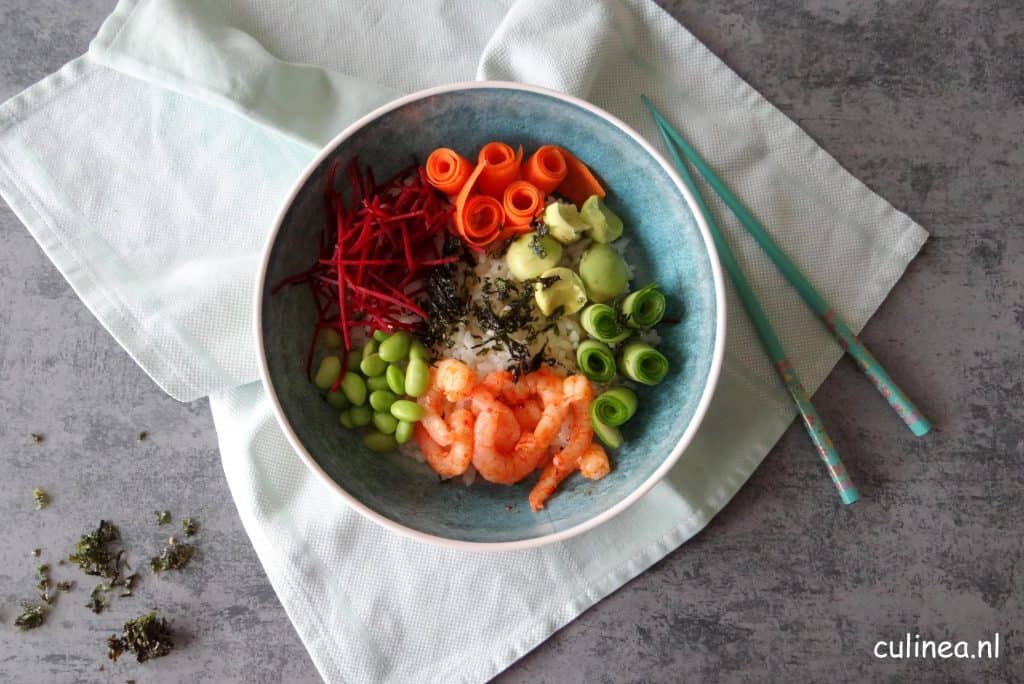 Sushi rijstbowl met garnalen