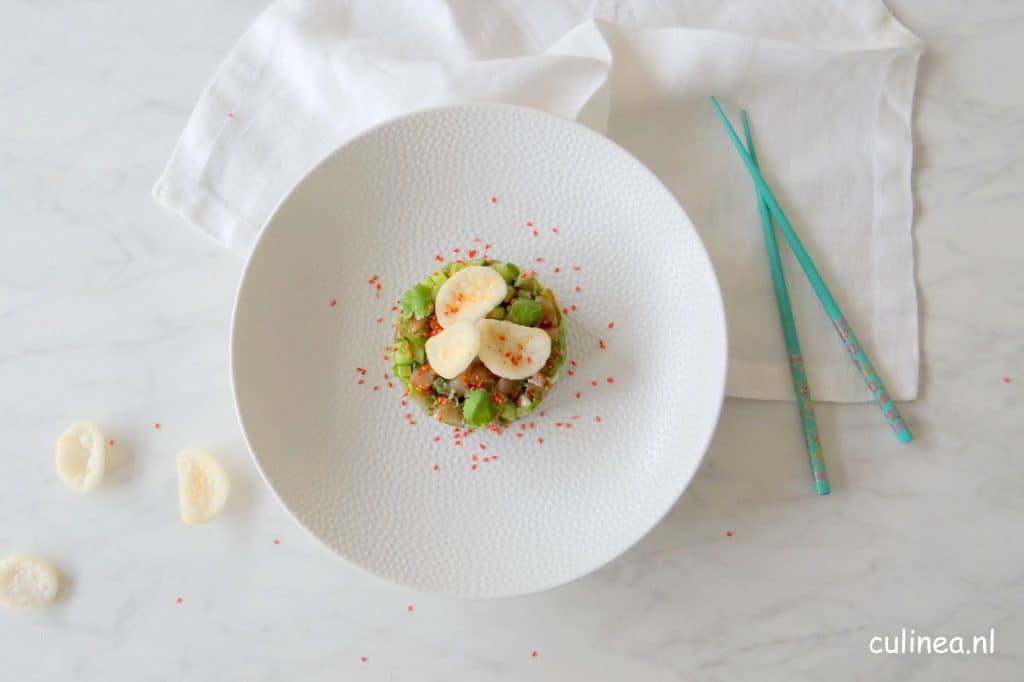 Aziatische haring tartaar met kroepoek