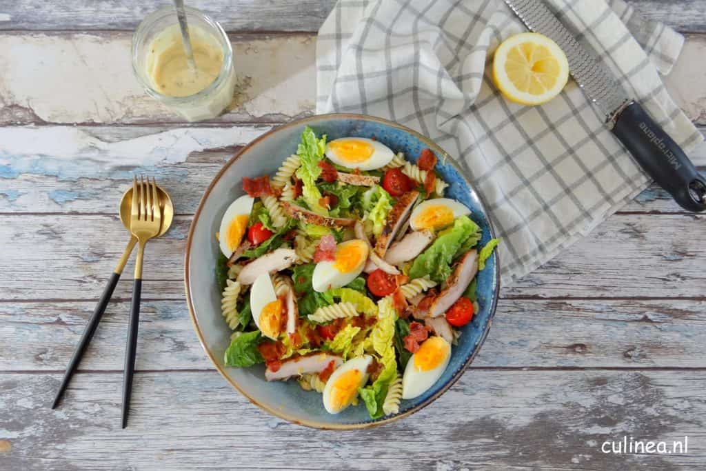 Caesar pasta salade met kip