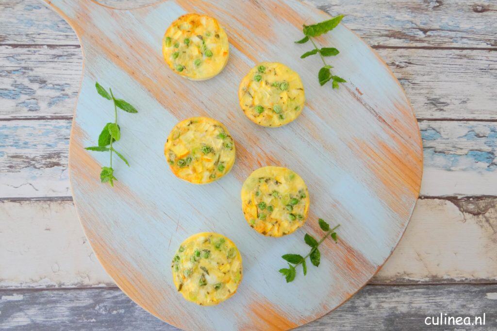 Mini frittata met doperwten, feta en munt