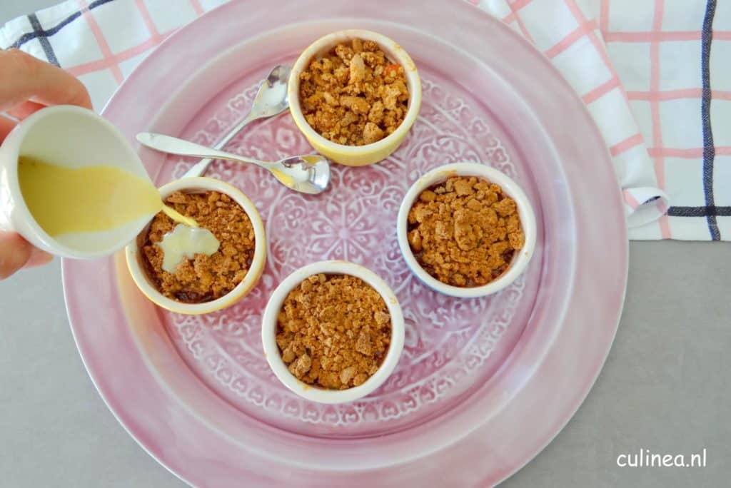 Nectarine en Amaretto crumble