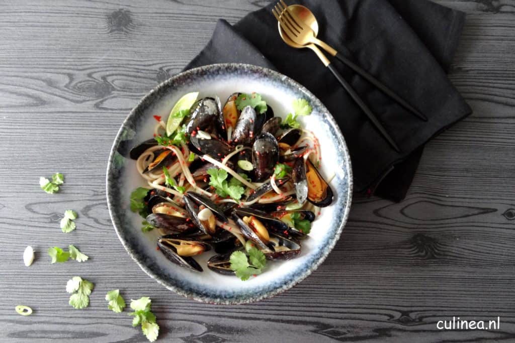 Udon noedels met miso mosselen