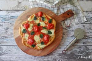 Pizza maken op Yakiniku Kamado Grill