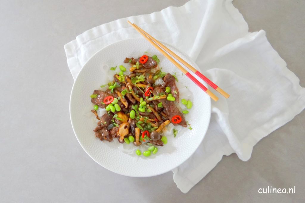 Roergebakken biefstuk met zwarte bonensaus