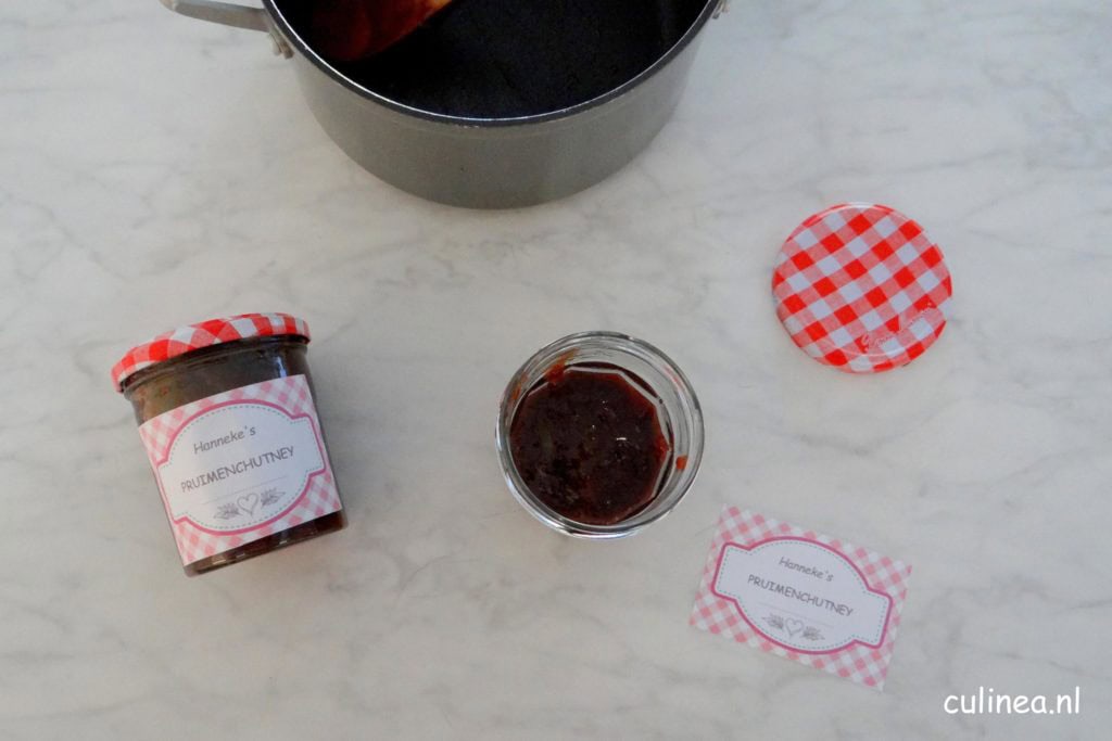 Zelfgemaakte pruimen chutney