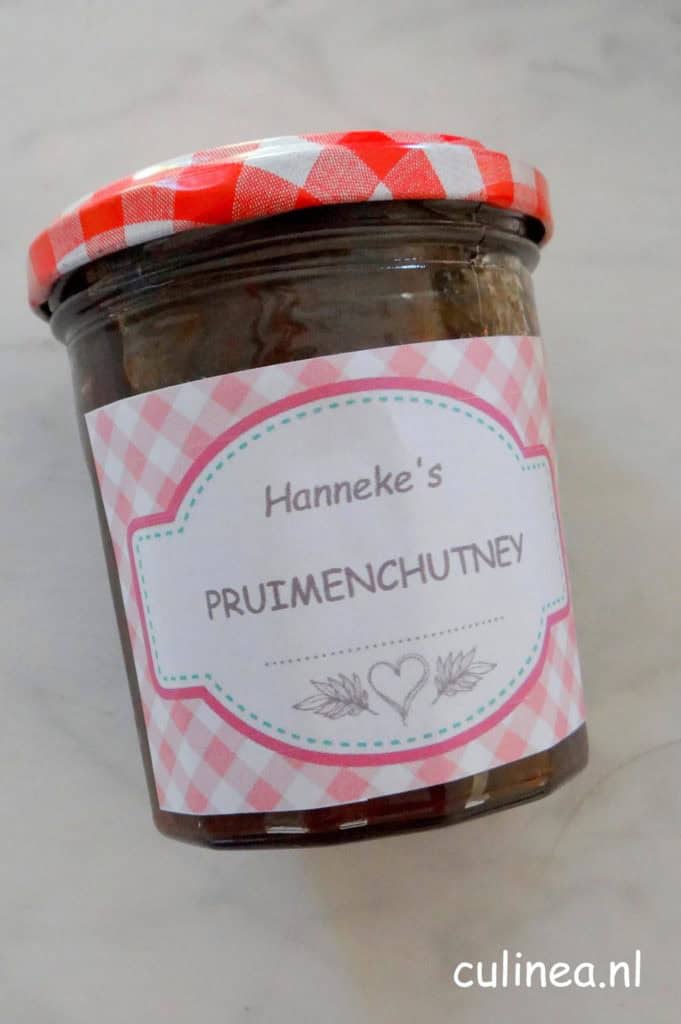 Zelfgemaakte pruimen chutney
