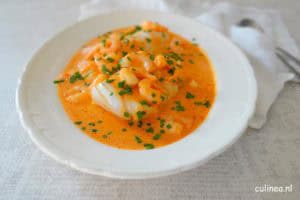 Kabeljauw met garnalen en warme cocktailsaus