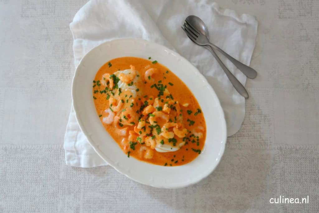 Kabeljauw met garnalen en warme cocktailsaus