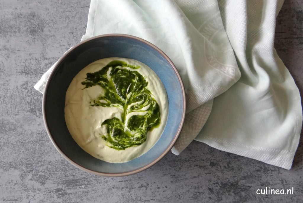 Romige avocadodip met kruiden
