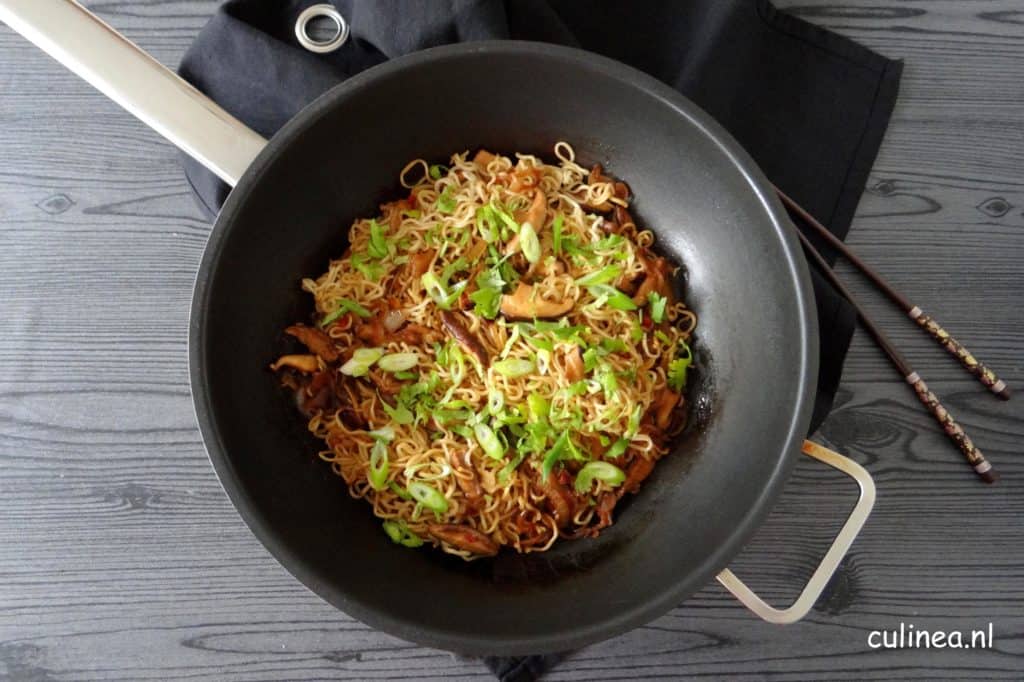 Chinese mie met shiitake