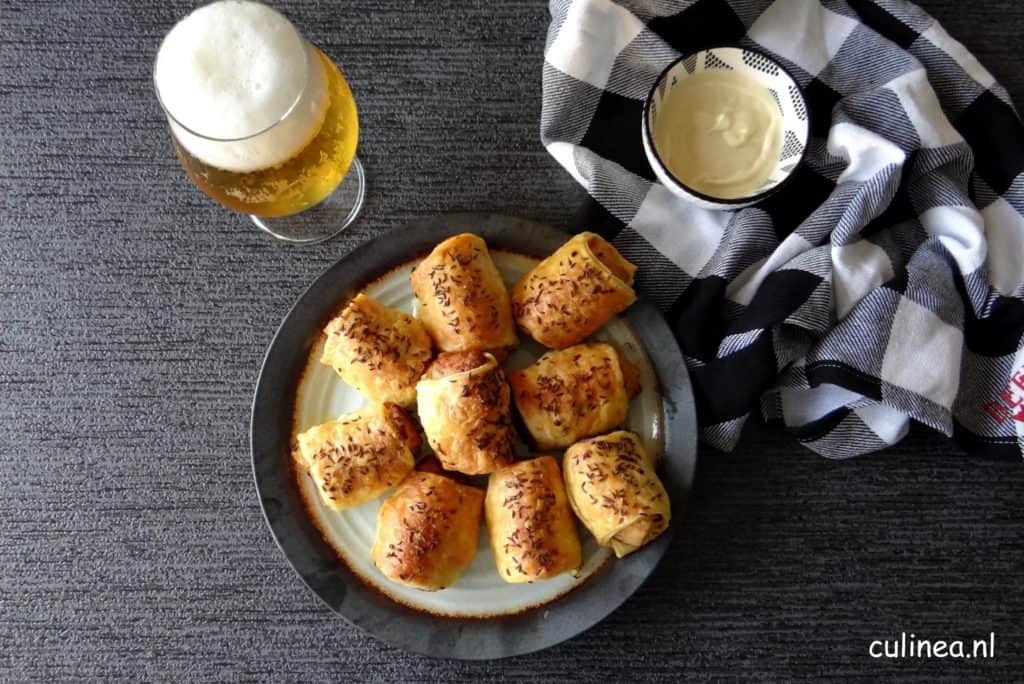 Curryworst saucijsjes met zuurkool