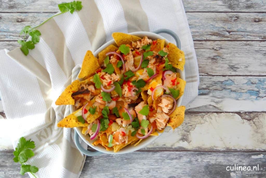 Nachos met kaas en blackened zalm