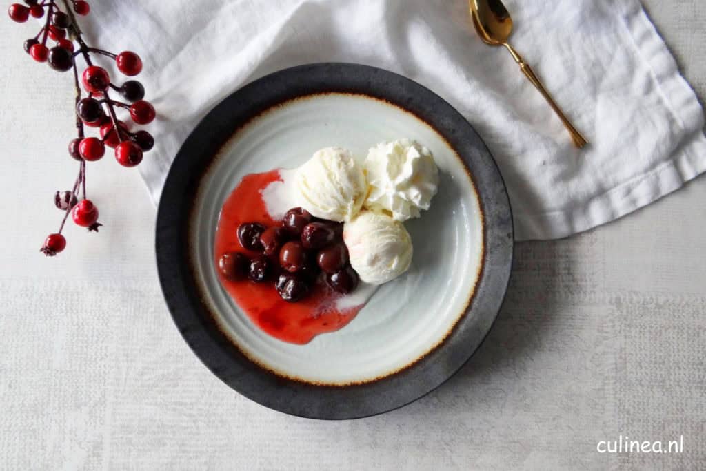 Cerises flambées met ijs