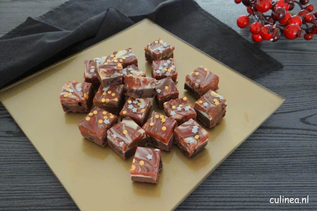 Feestelijke chocolade met dronken cranberries