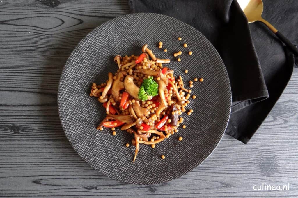 Parelcouscous met paddenstoelen en balsamico