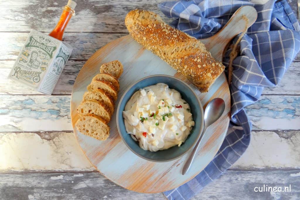 Pittige fetadip met zongedroogde tomaten