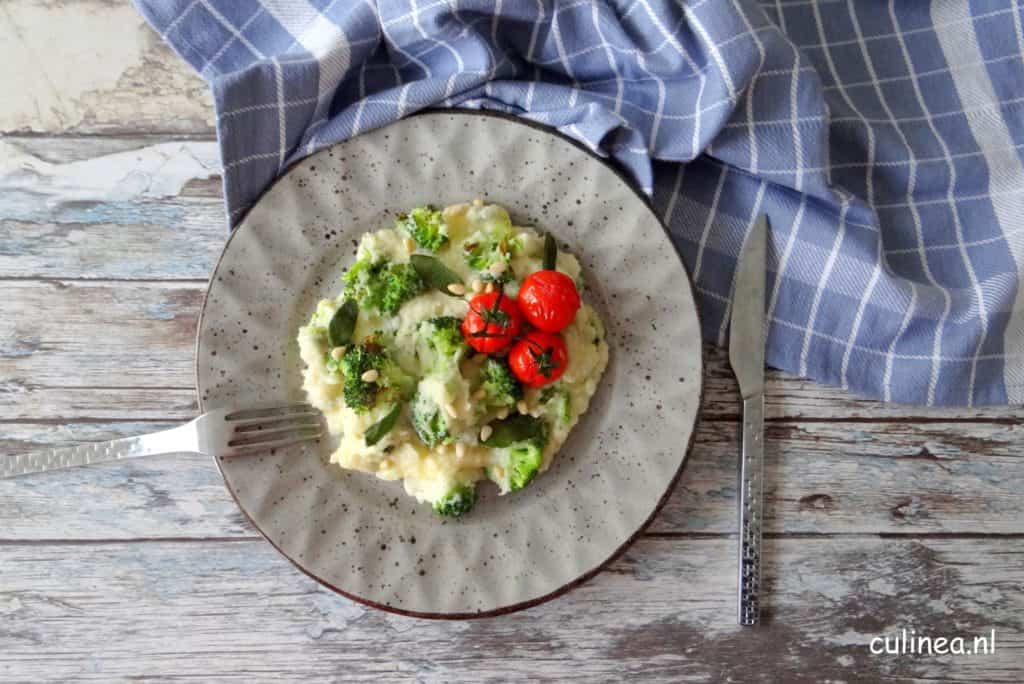Stamppot van geroosterde broccoli en tomaatjes