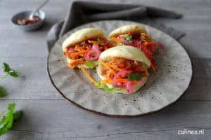 Steamed buns met pulled kip