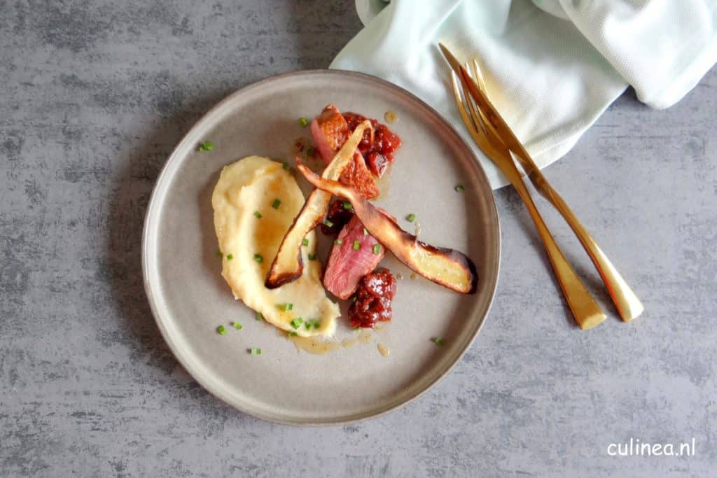 Eendenborst met chutney en pastinaakpuree