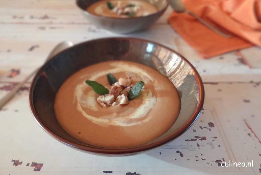 Romige pastinaak en kastanje soep