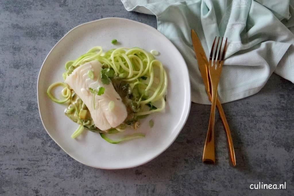 Groene curry met skrei en courgetti