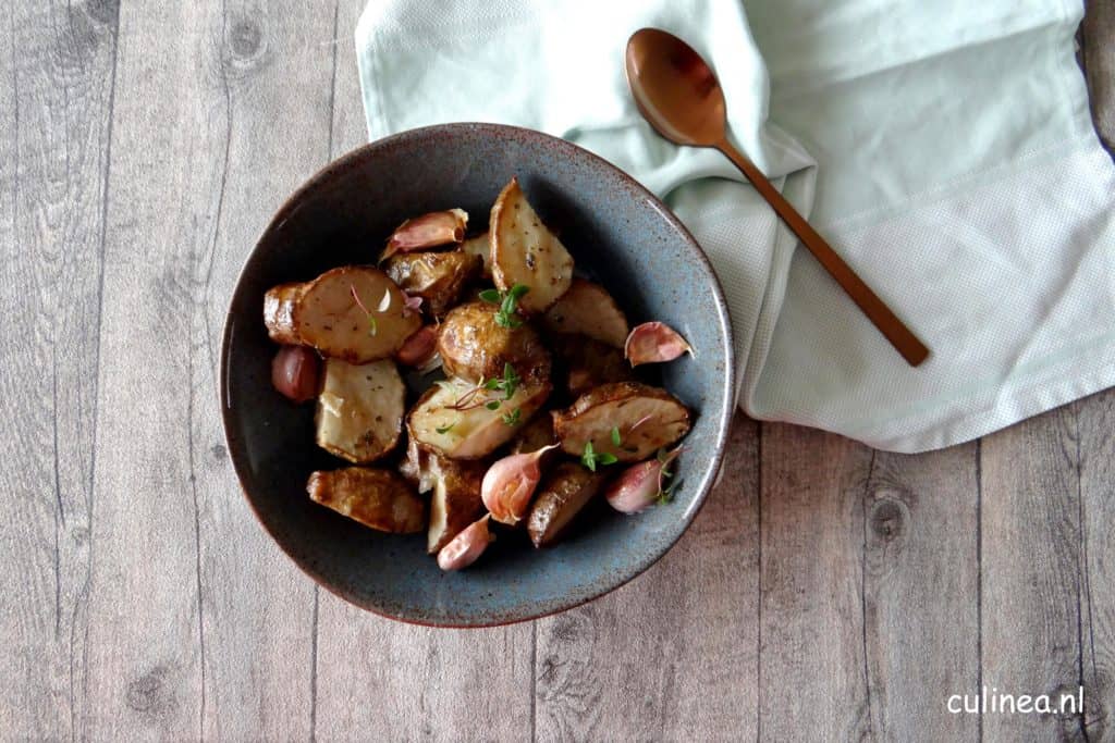 In de oven geroosterde aardperen