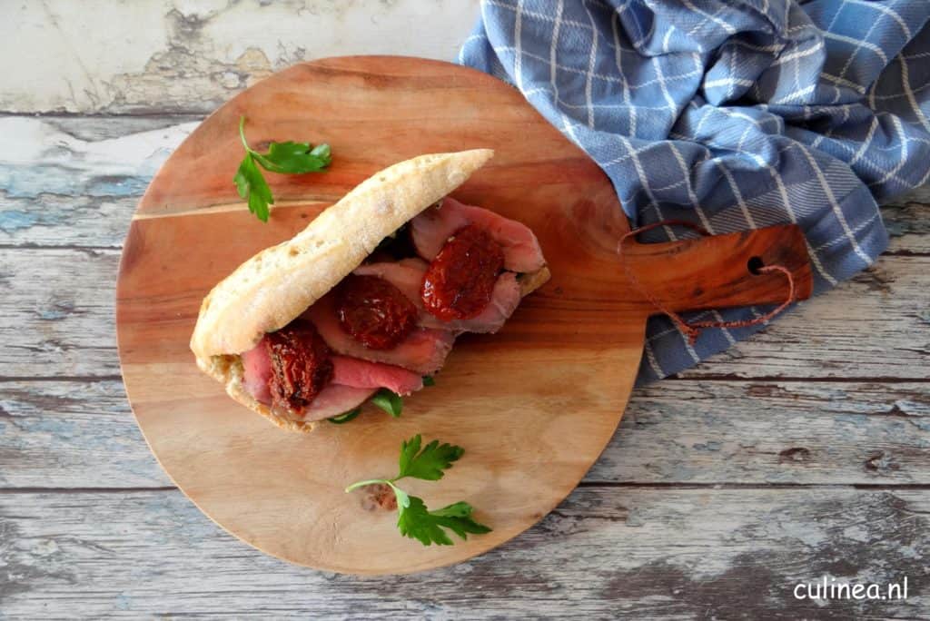 Rosbief sandwich met walnotenpesto