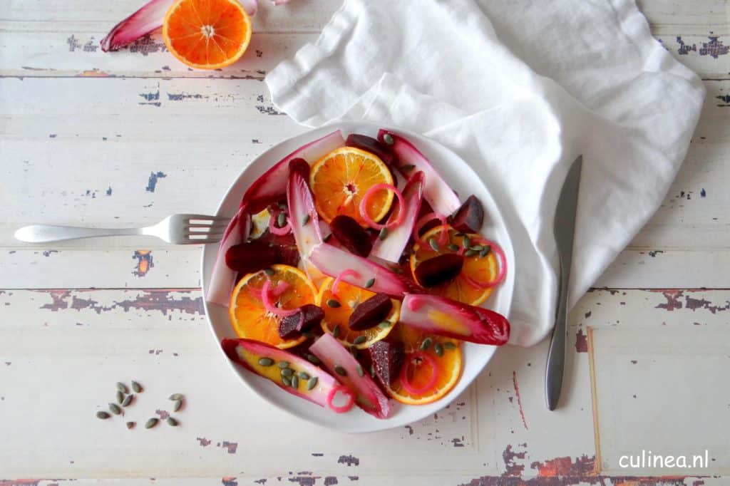 Roodlofsalade met bietjes en nagelhout