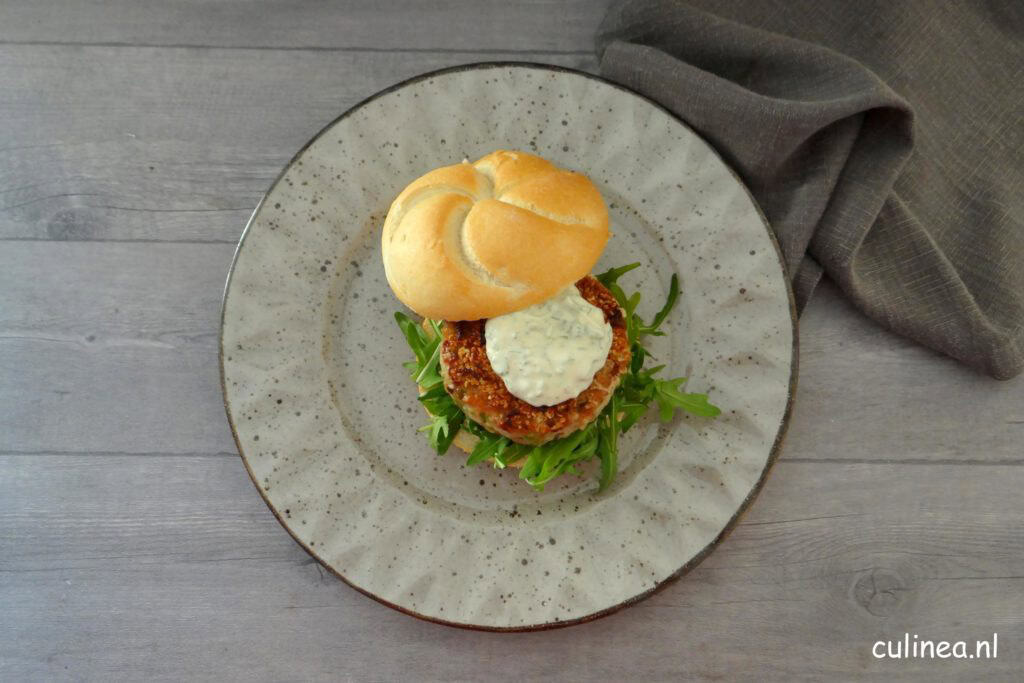 Kipburger met rode curry