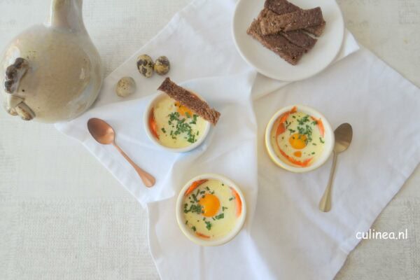  Oeufs en cocotte Goed gevulde boerenomelet’ Eiersalade met daslookmayonaise Eggs Benedict met garnalen en avocadosaus Chinese gemarmerde eieren Mini frittata met doperwten en munt