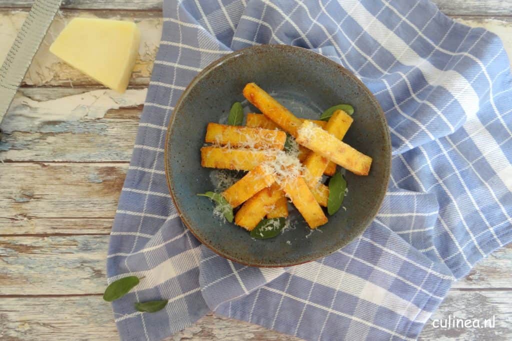 Polentafrieten met salie en kaas