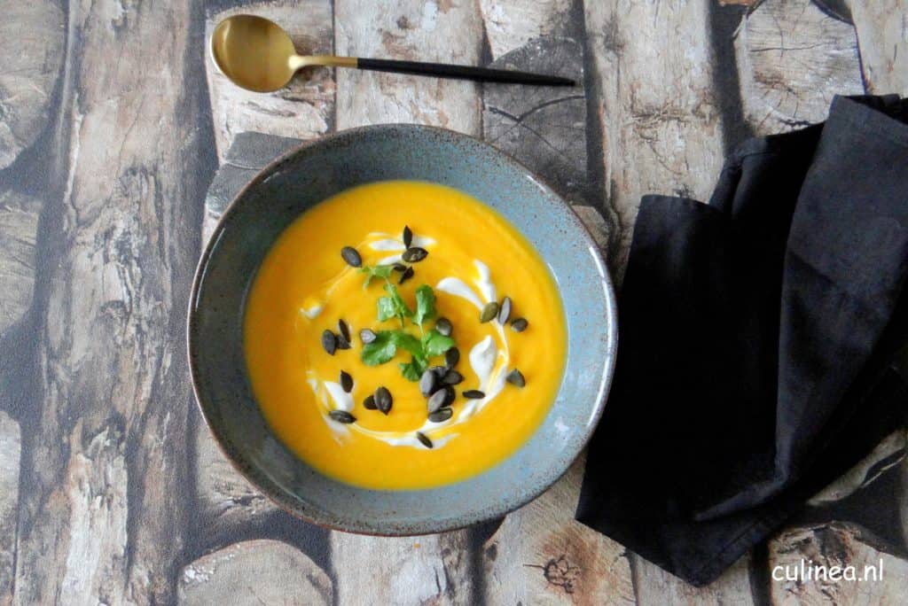 Pompoen, wortel, pastinaak curry soep