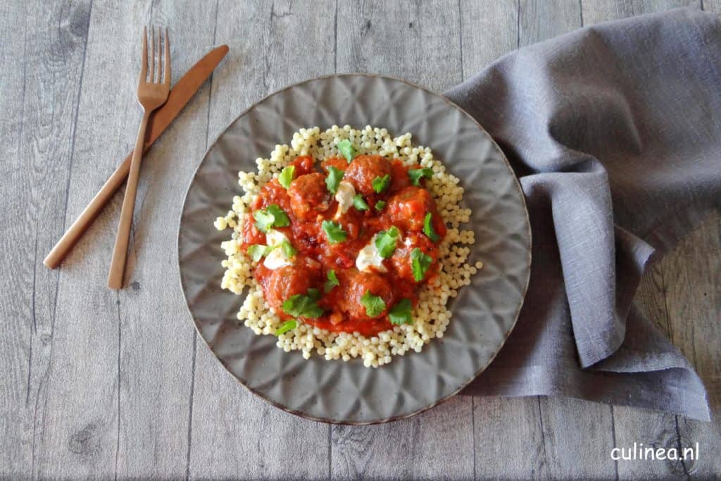 Vegetarische balletjes in tomatensaus