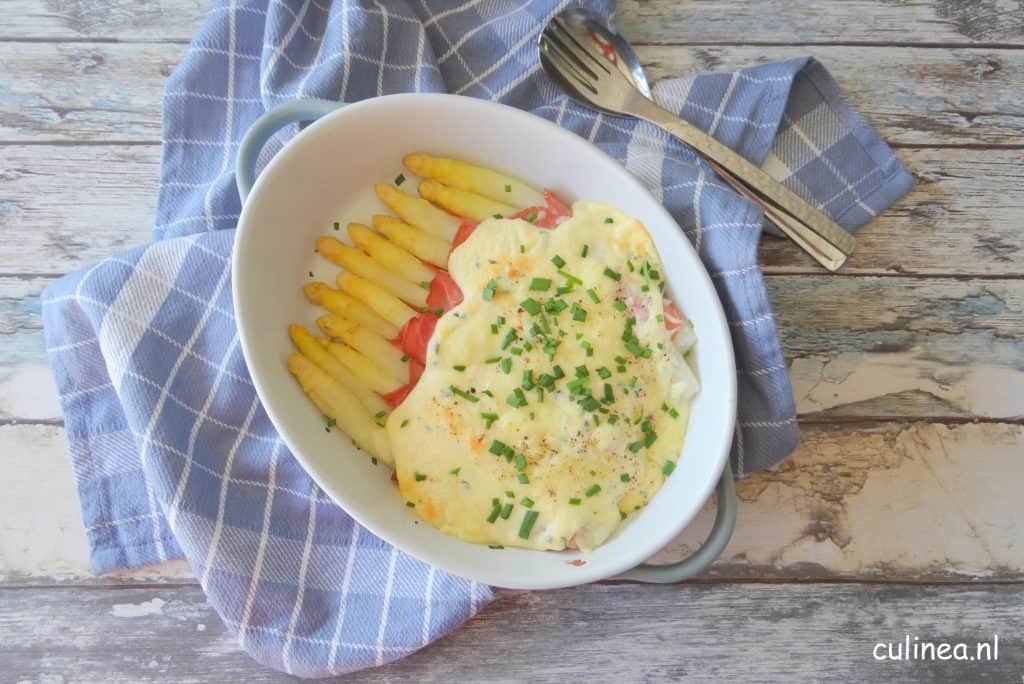 Gegratineerde asperges met ham