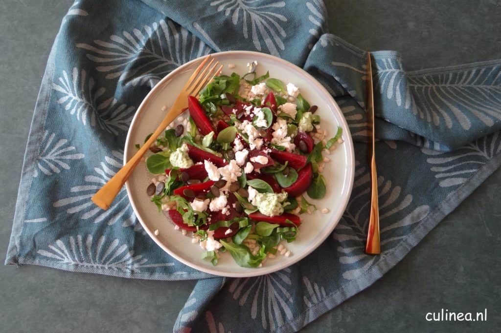 Salade met tarwe, bietjes en feta
