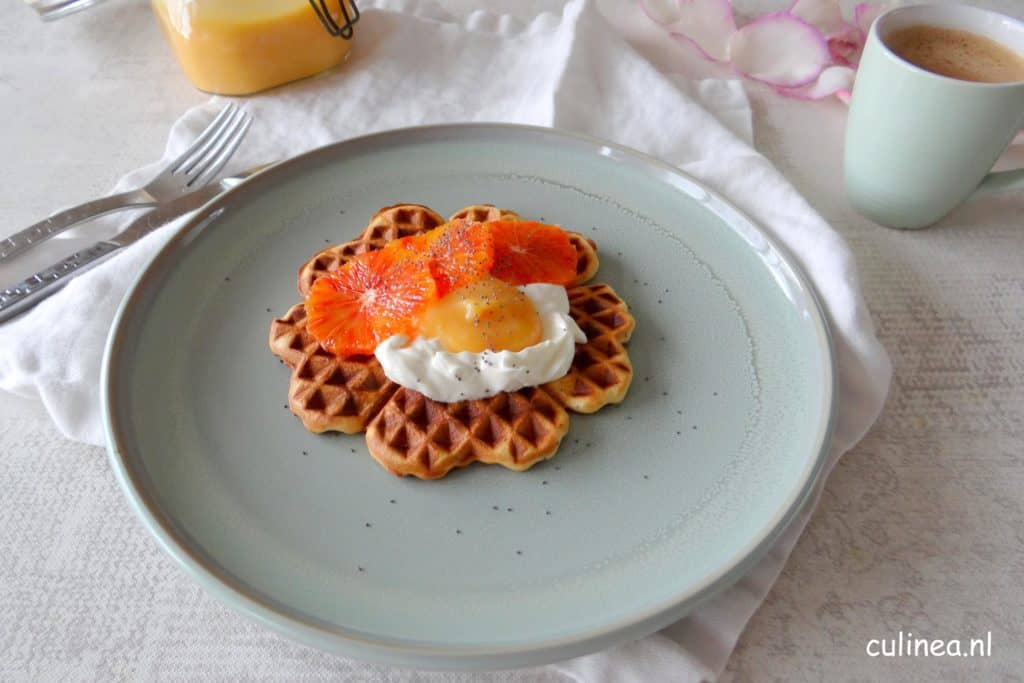 Wafels met sinaasappel en curd