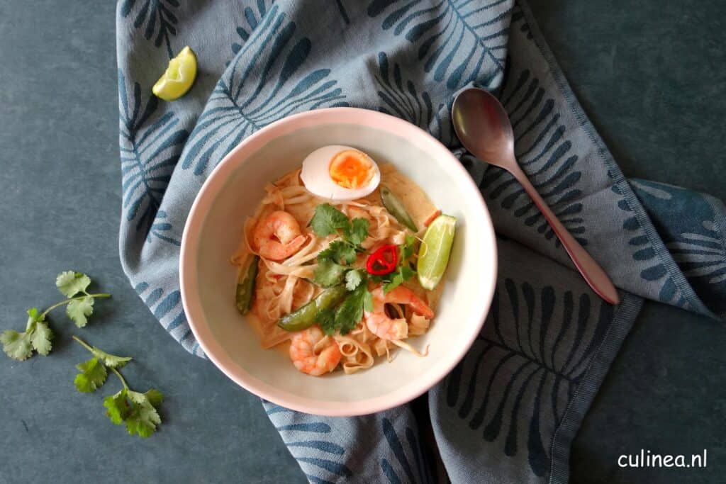 Laksa noedelsoep met garnalen