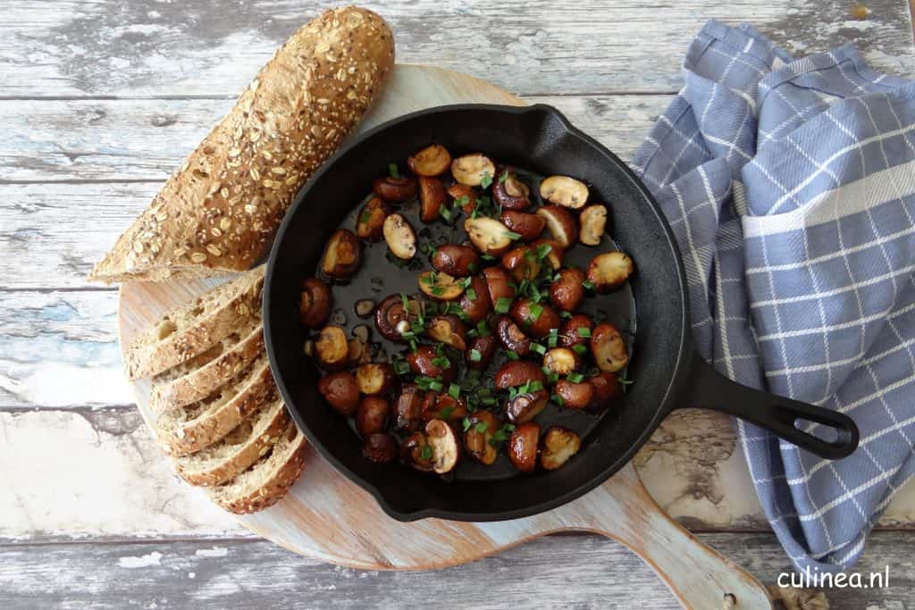 Paddenstoelen met knoflook