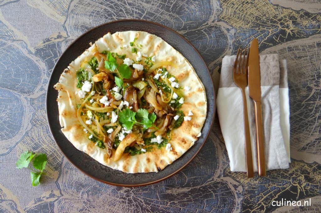 Platbrood met oesterzwammen