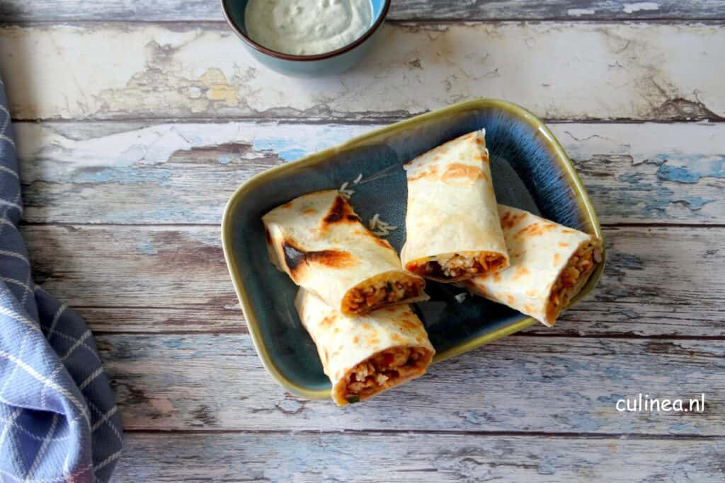 Burrito met kipgehakt en rijst