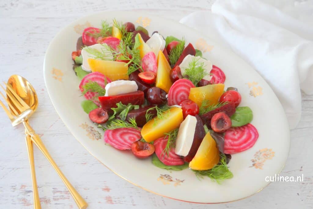 Gekleurde bietjes salade met geitenkaas