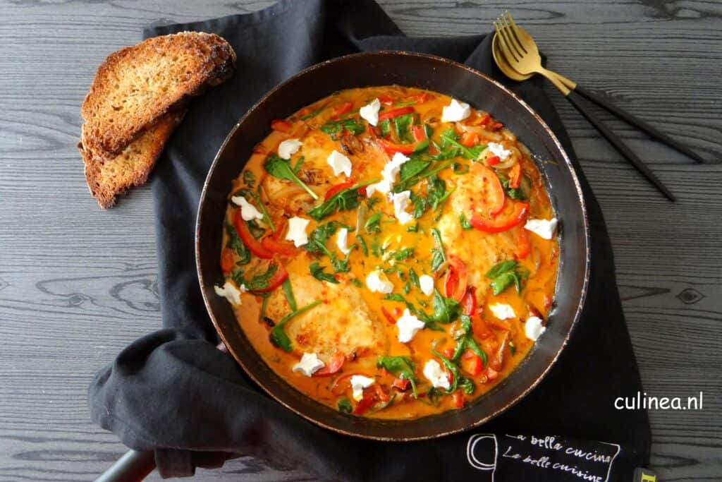 Kipfilet met een romige paprikasaus